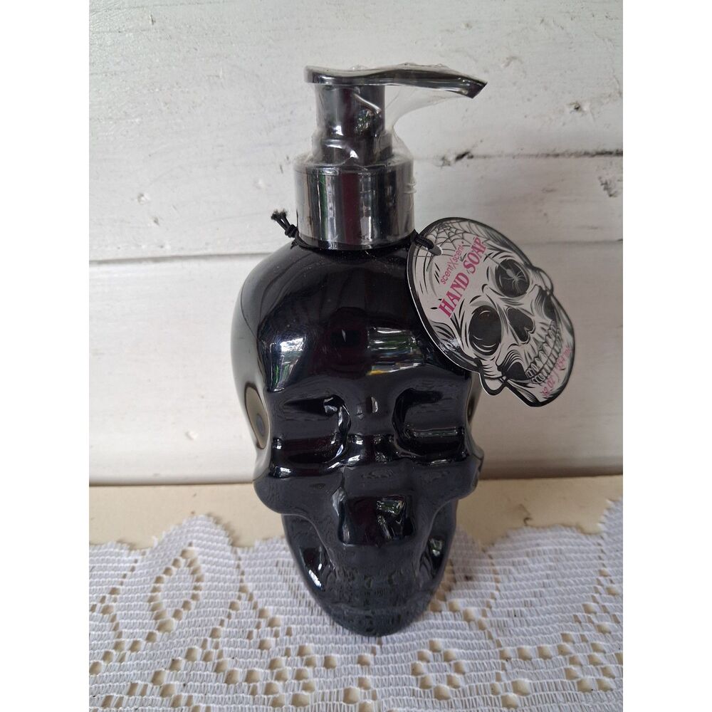 Skull Hand Soap Dispenser 12 Oz Halloween Scented New with Tag
